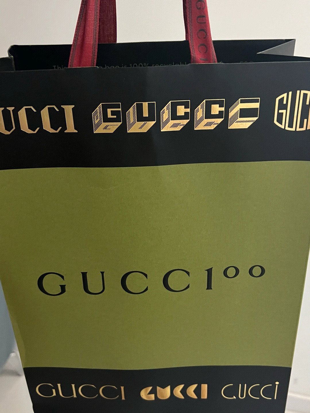 gucci彩妆纸袋图片