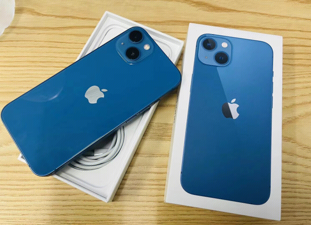 iphone13蓝色实物图图片