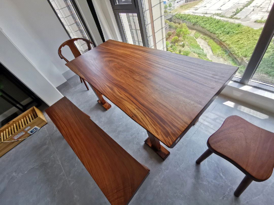 阳台原木桌