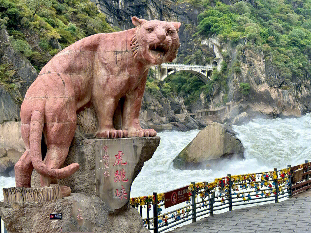 虎跳峡包含上虎跳景区(观光游览),中,下虎跳(徒步)