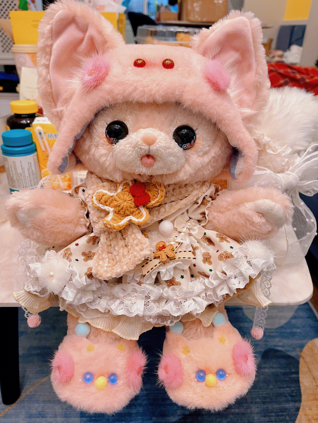 星黛露旁边粉色的猫图片