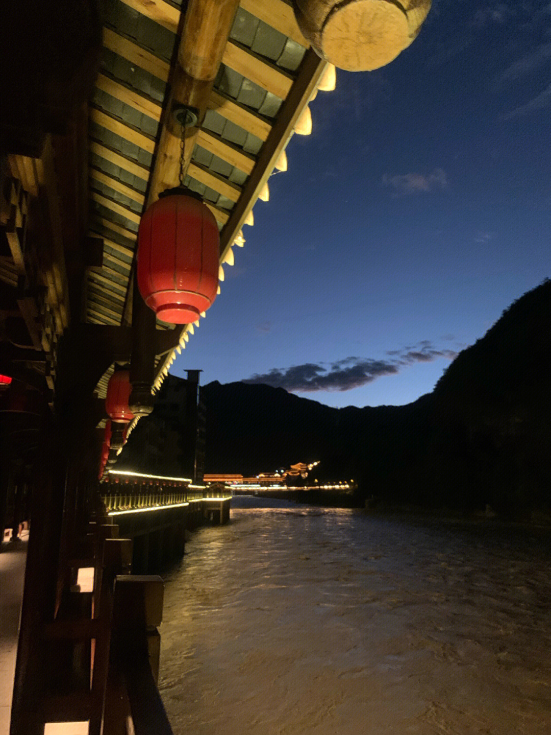 巴山大峡谷路灯图片