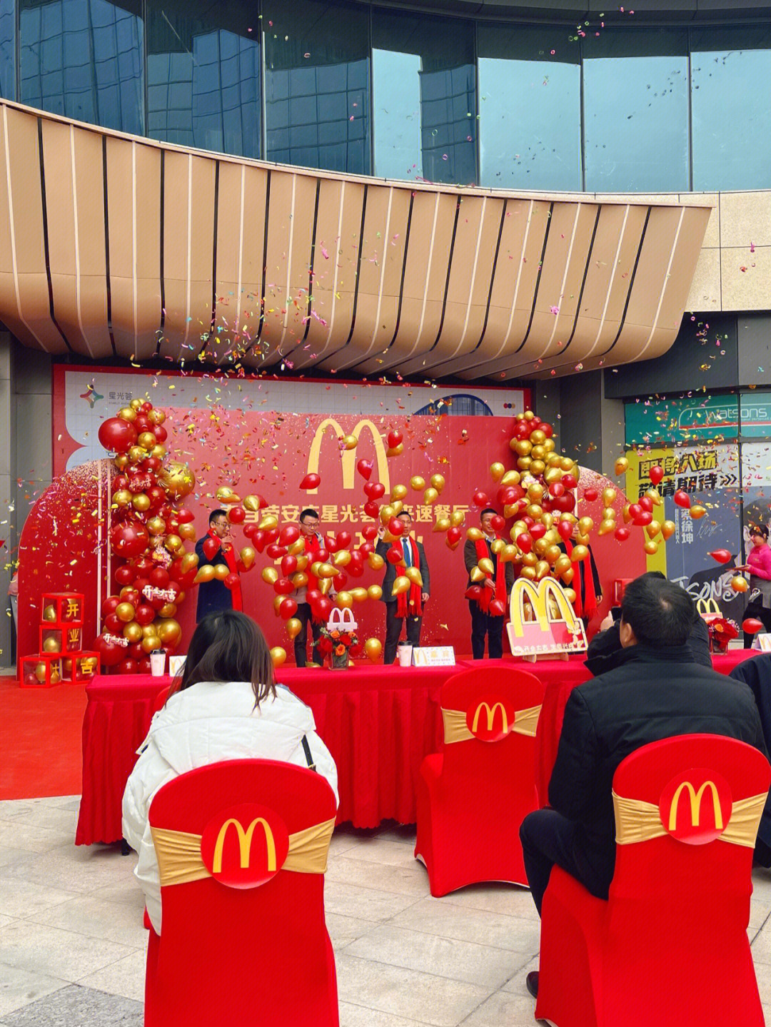 安庆首个麦当劳得来速汽车餐厅空降星光荟