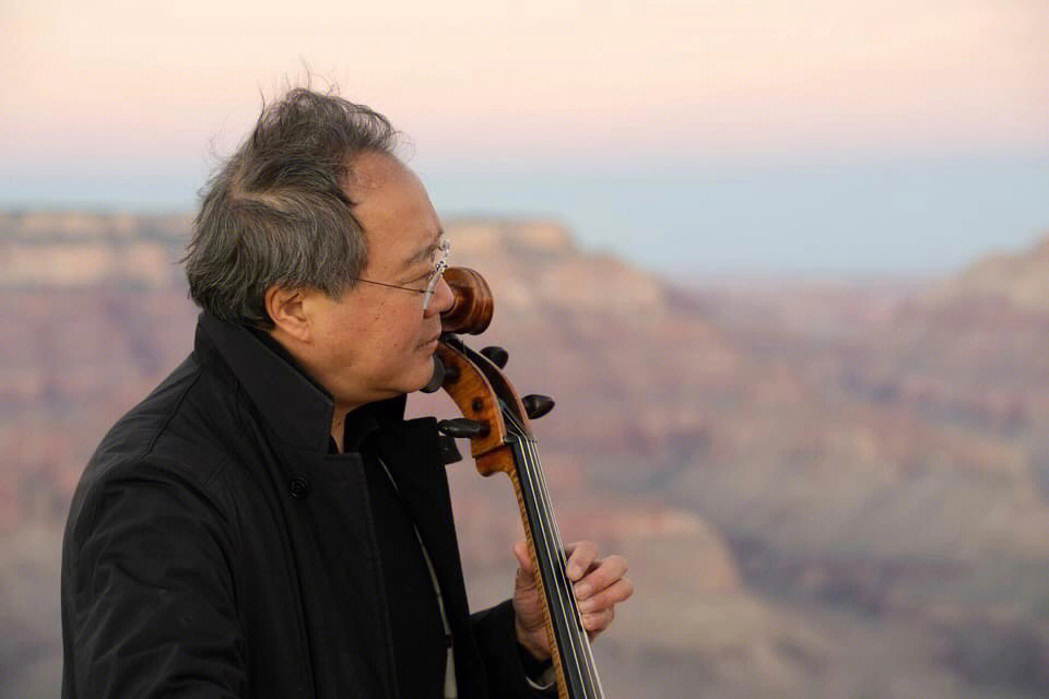 大提琴家马友友在大峡谷公园