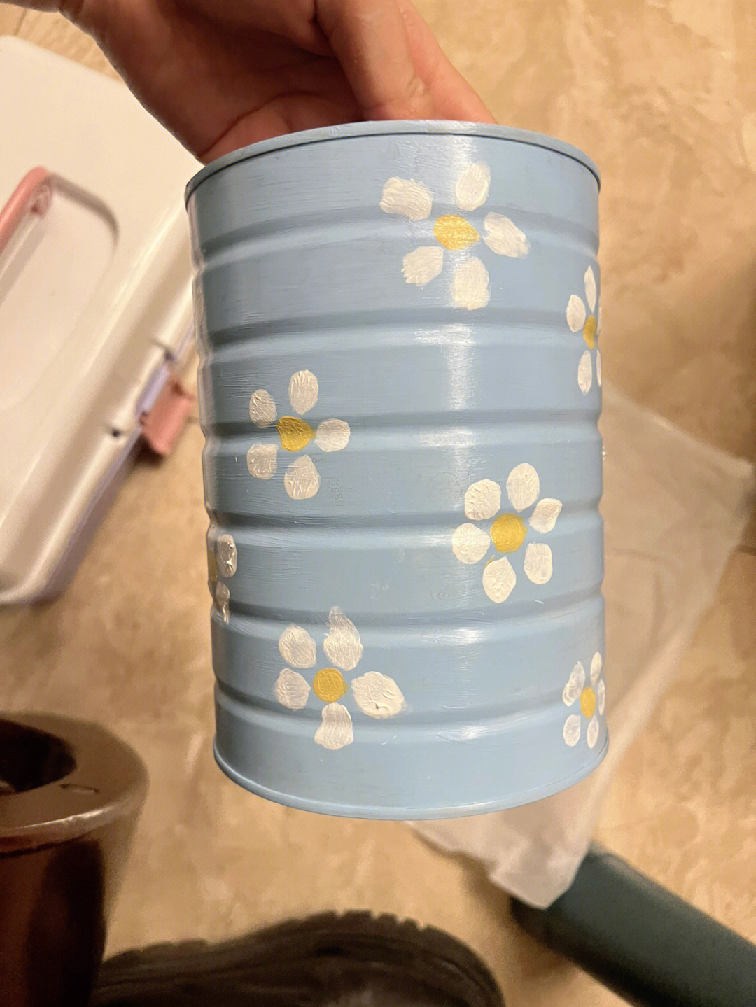 牛奶桶做花盆图片