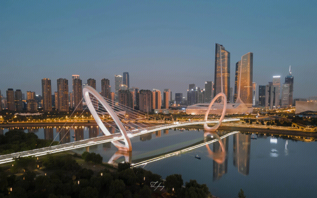 南京眼步行桥设计者图片