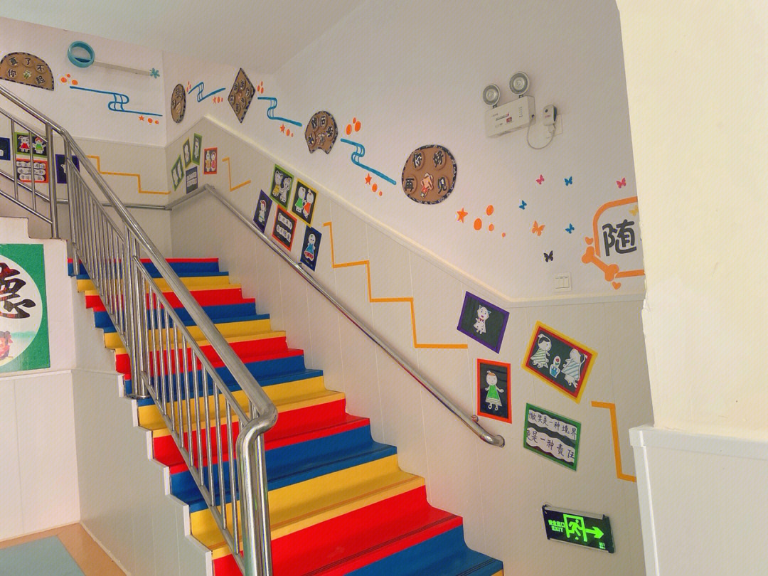幼儿园楼梯有趣的布置图片