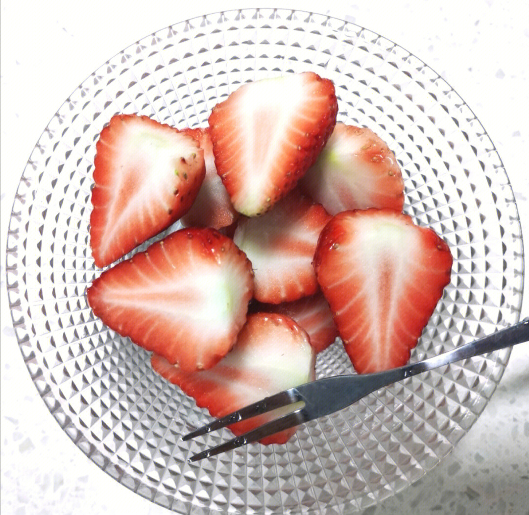 一些食谱秘技草莓这样切特别好吃