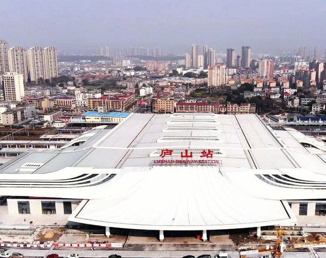 庐山站坐落于享有三江之口,七省通衢美誉的江西九江是京港高铁安