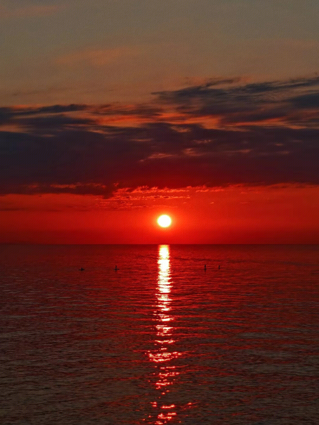 海平面一线天的日出