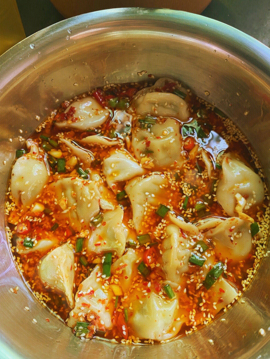 则属酸汤水饺,这样做酸汤水饺,那叫一个爽歪歪92做法如下①准备辣椒