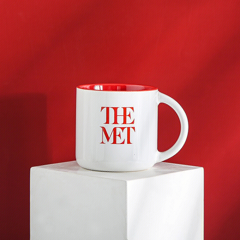 杯身白底红色logo印花,工艺细腻,印花清晰,时尚美观