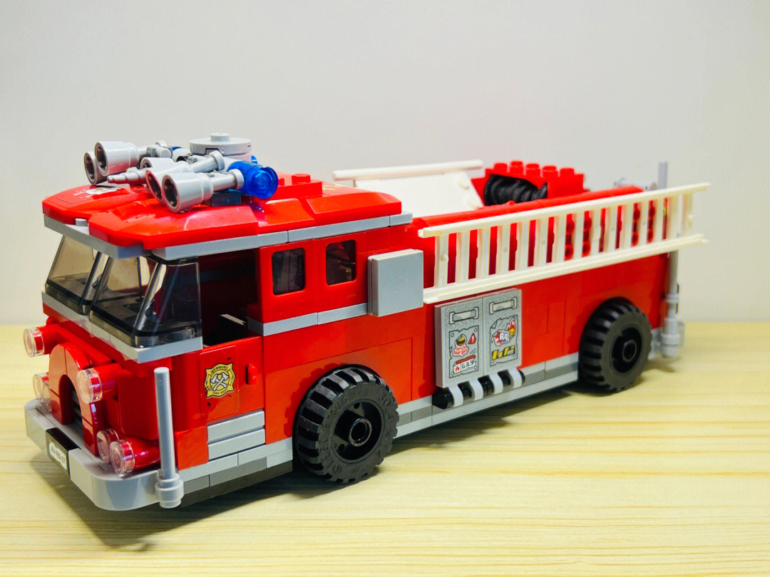 豪泺消防车图片