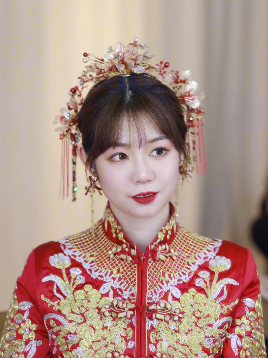 中式新娘造型两款秀禾发型对比