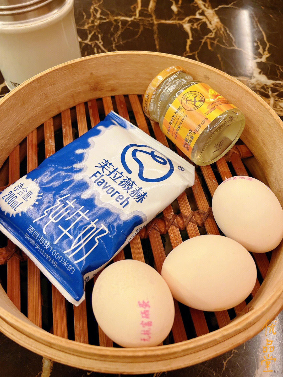 鲜奶鸡蛋炖燕窝图片