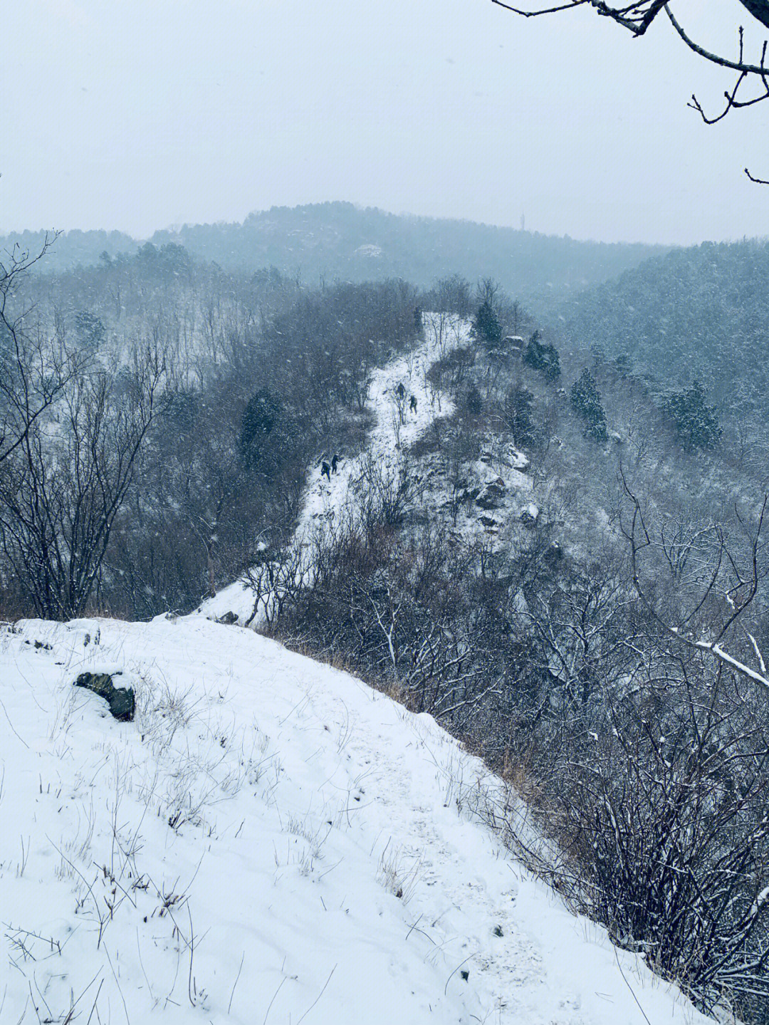 北京大觉寺三峰雪景