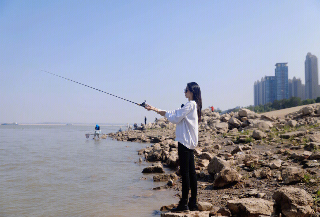 路亚女钓手吴凤银图片