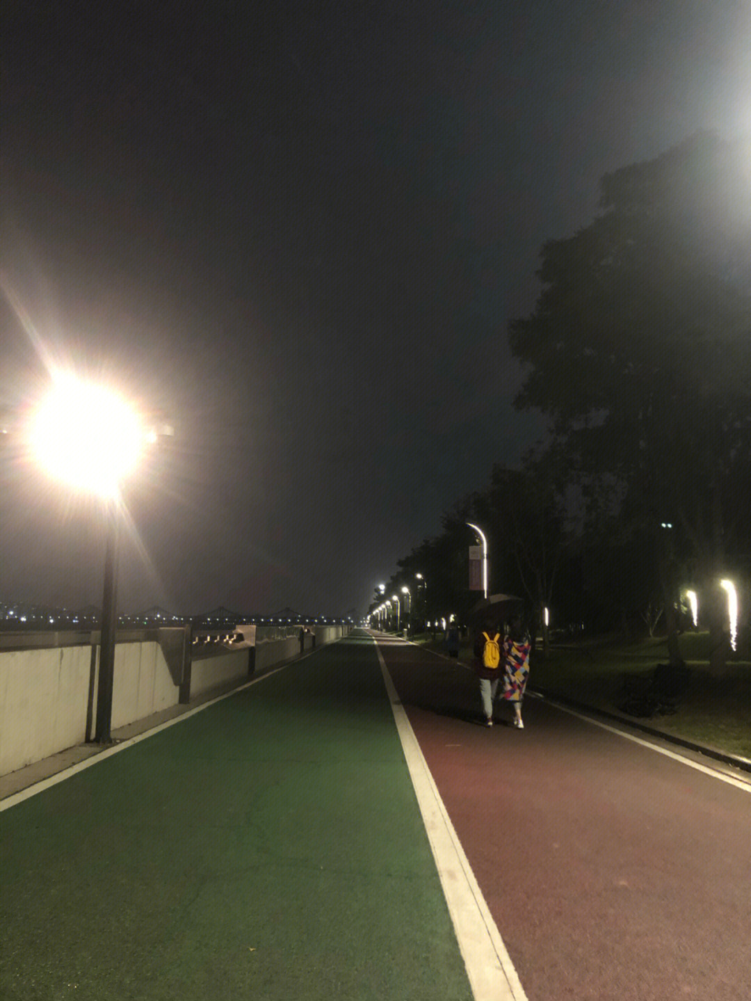 晚上江边跑步69
