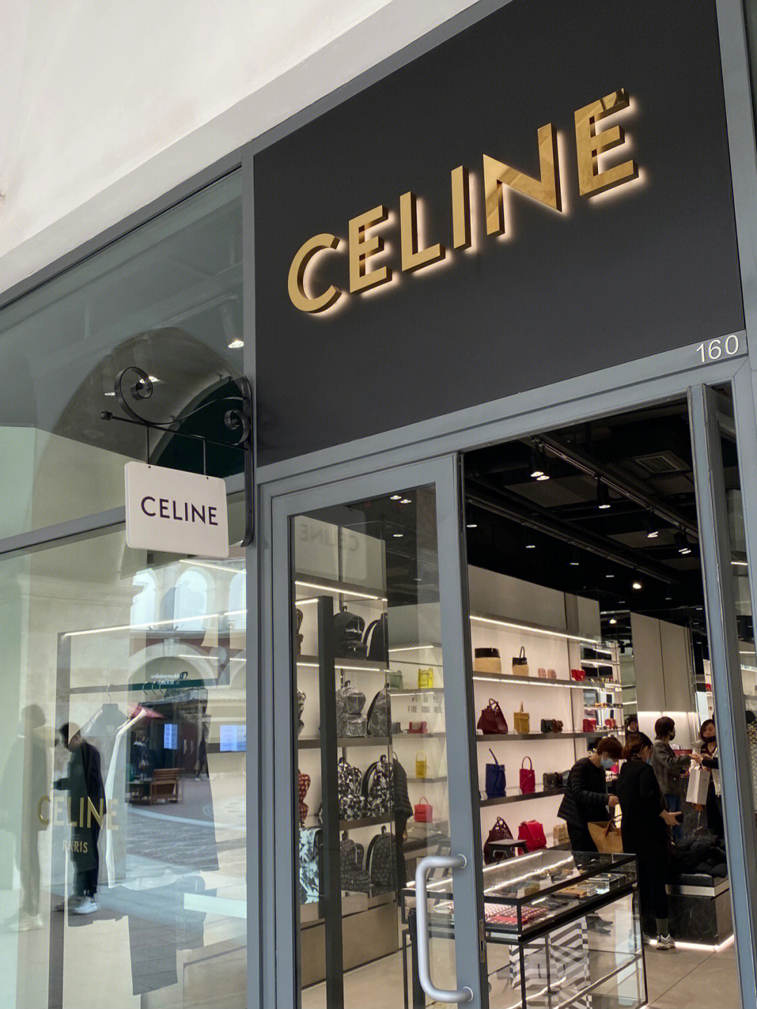 天津奥特莱斯celine全场4折起快来薅