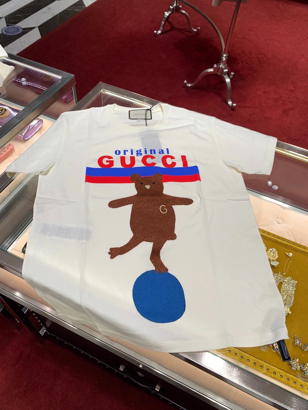 gucci刺绣粉熊t恤图片