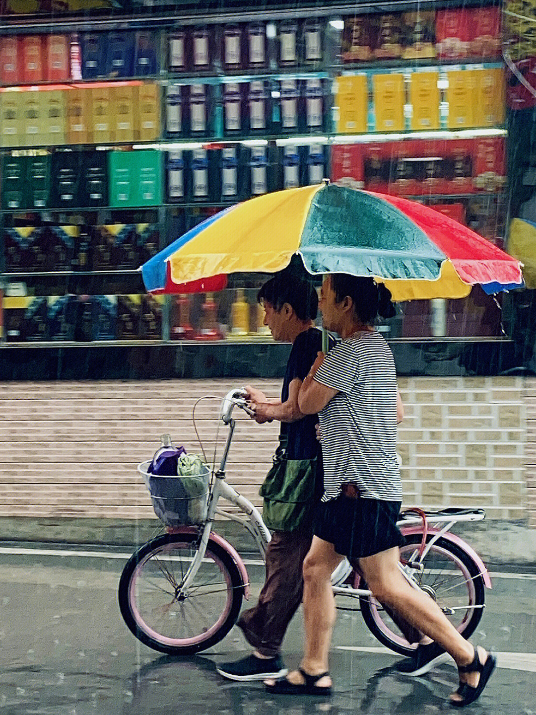 伞下有你的图片图片