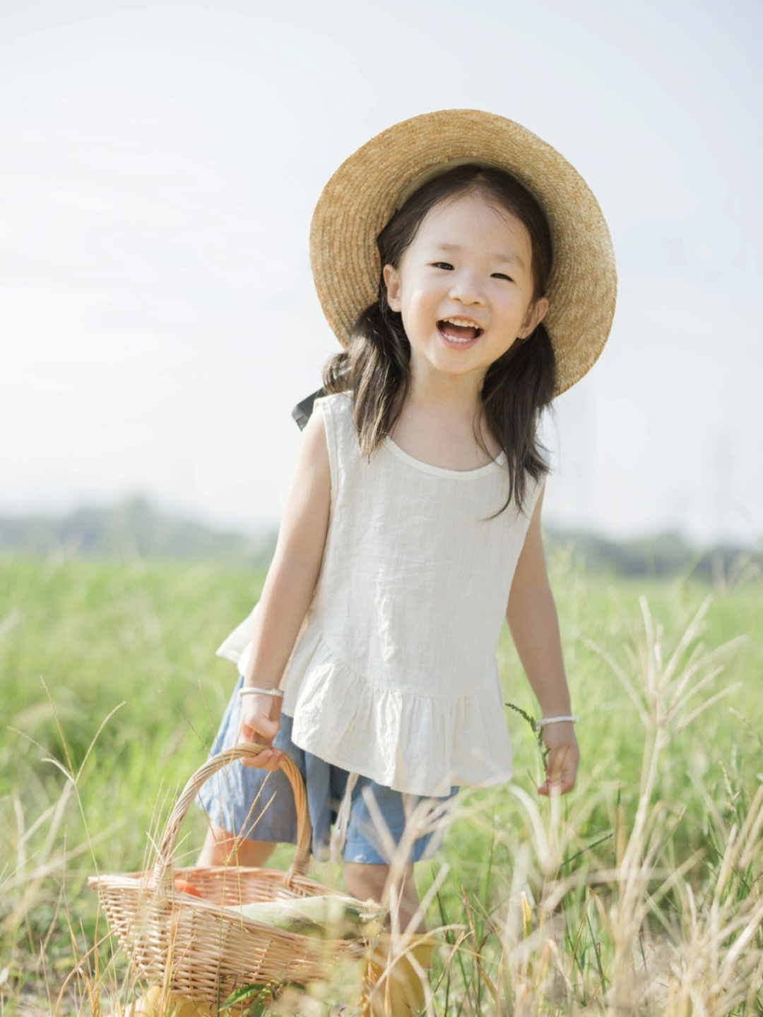 这个小女孩的夏天很快乐稻田怎么拍