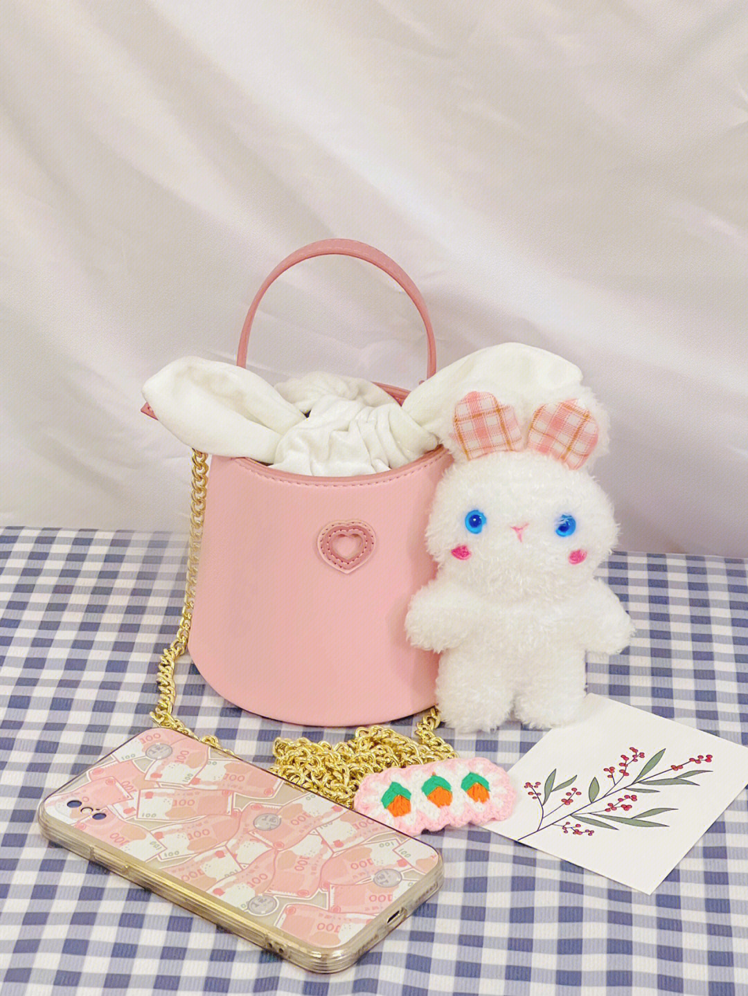最近真的是好喜欢粉色系的包包哇介只小兔子水桶包太可爱啦粉粉嫩嫩敲