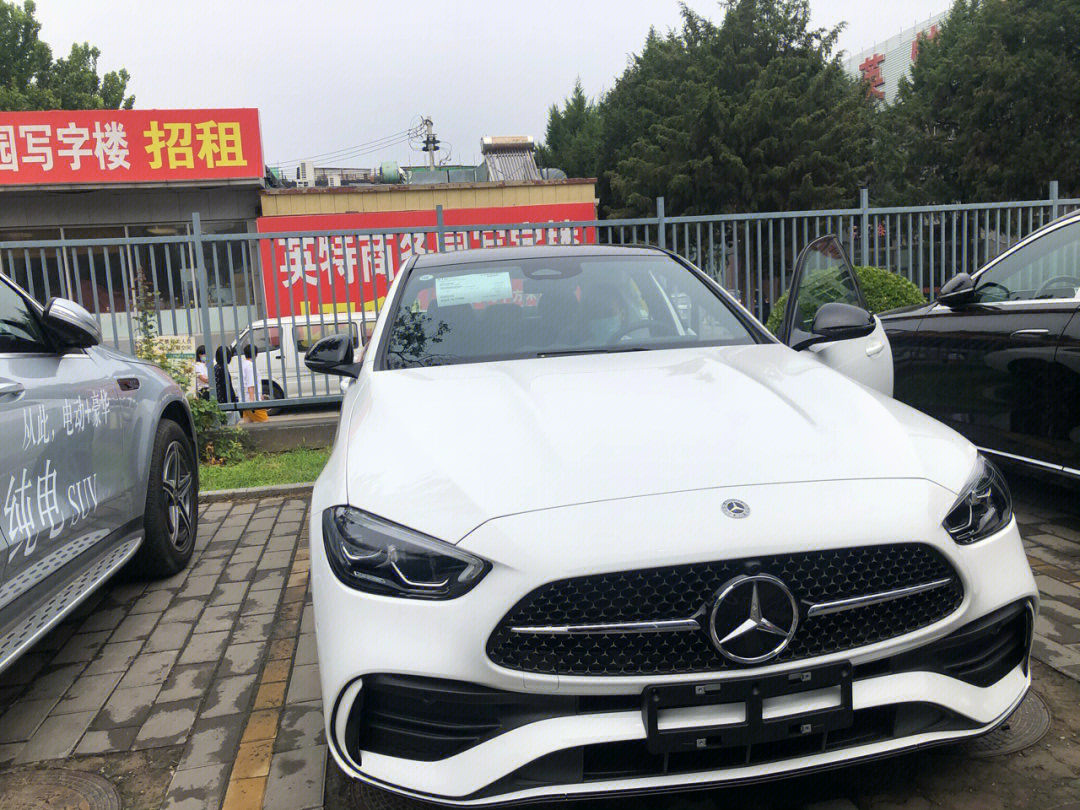 梅赛德斯奔驰新款c级车