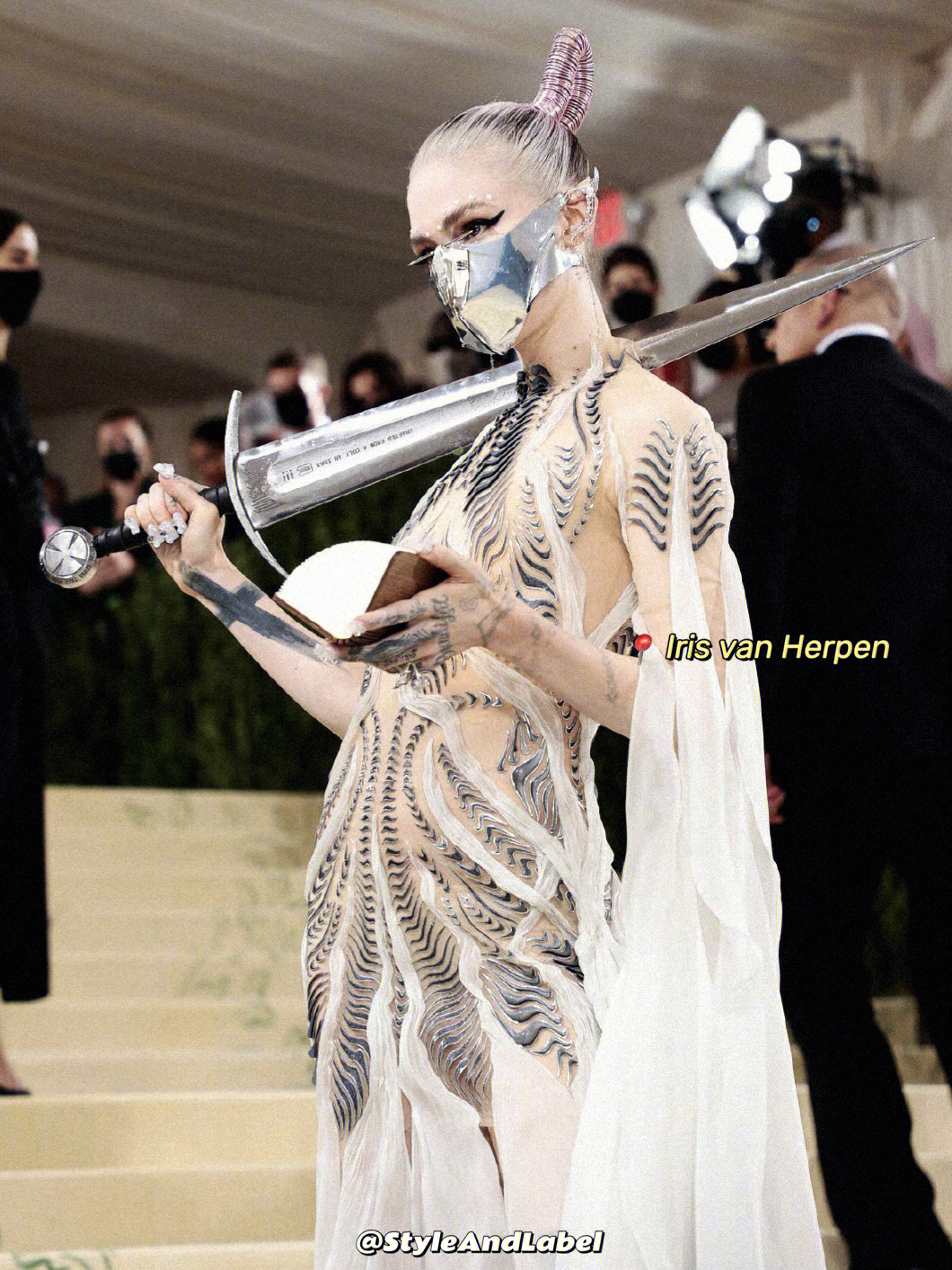 grimes met gala图片