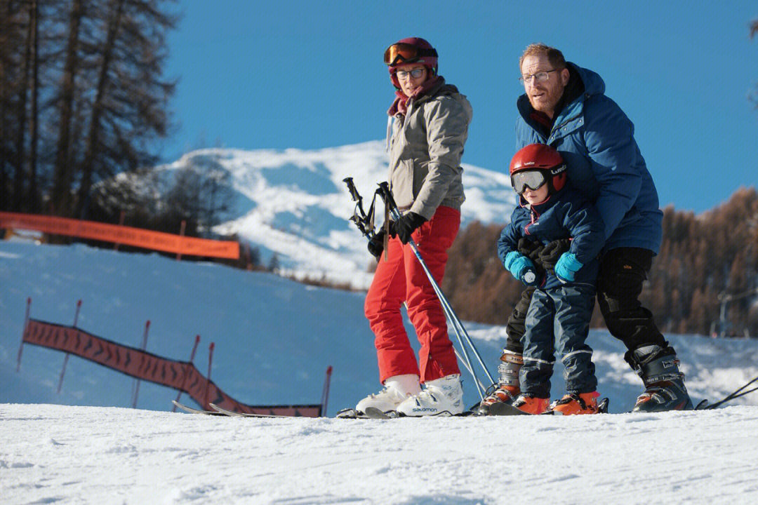 阿尔卑斯山滑雪费用图片