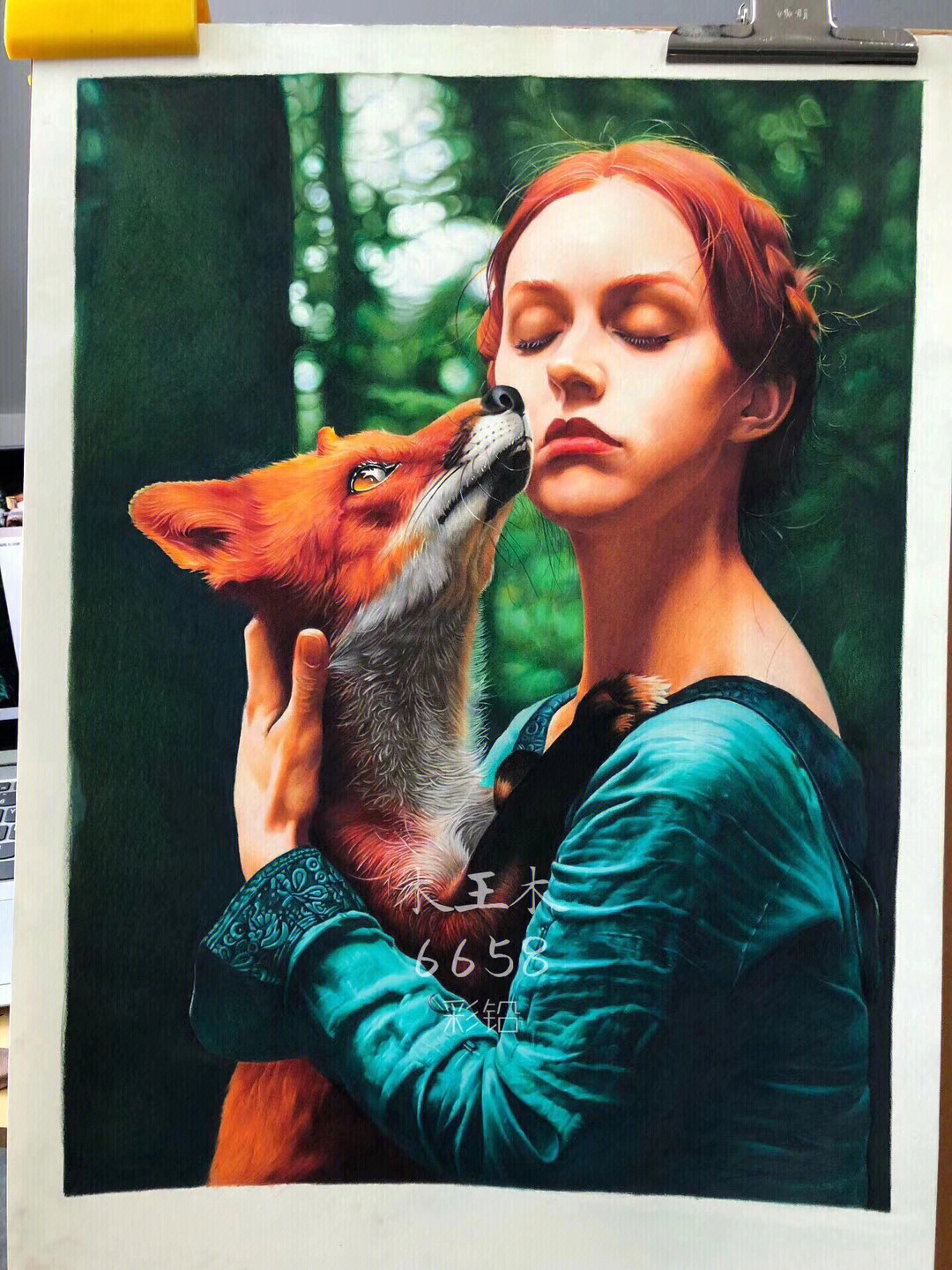抱狐狸的女孩油画图片
