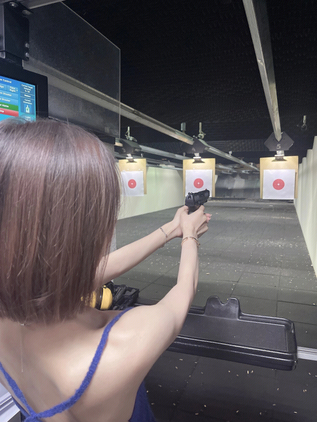 95店名:ja shooting club(迪拜真枪射击俱乐部)03地址:谷歌直接