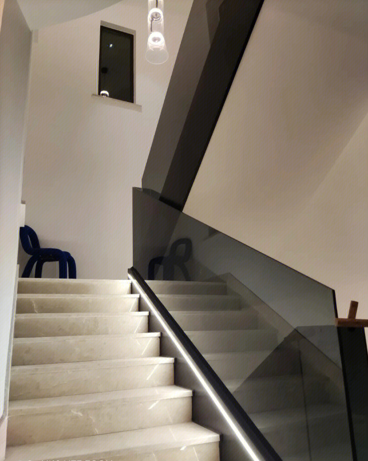 统帅装饰设计师建议的楼梯灯光效果