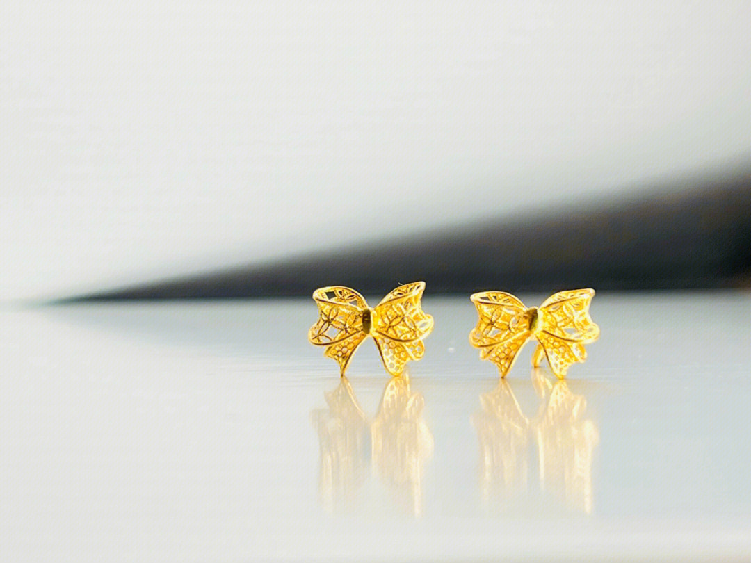 黄金蝴蝶耳钉的寓意图片
