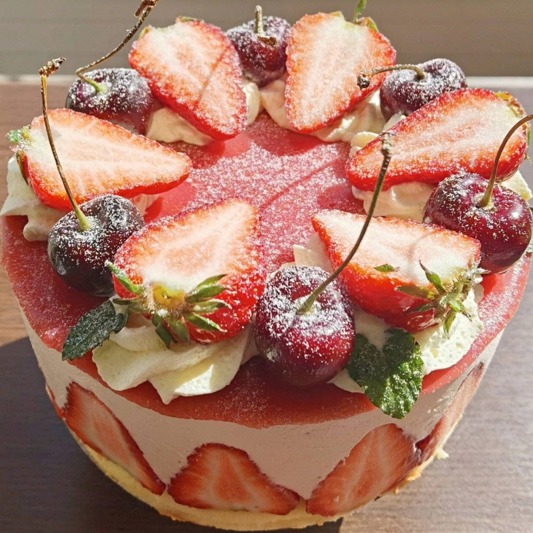 草莓车厘子慕斯蛋糕