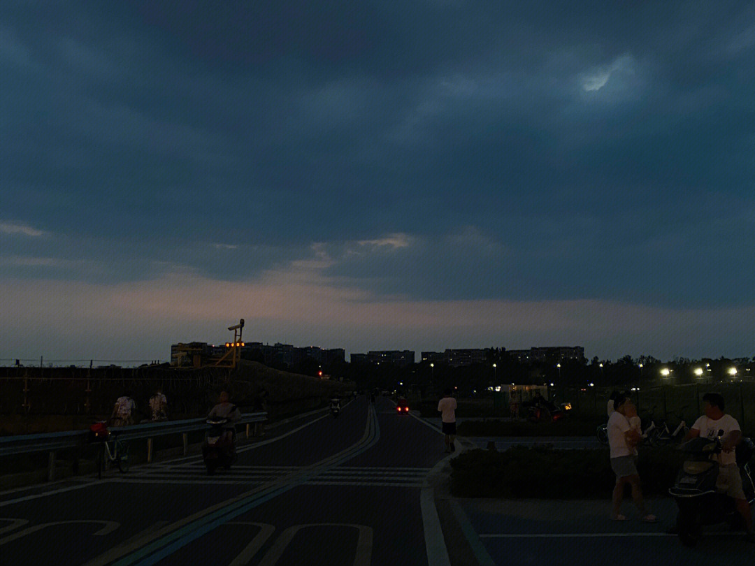 空港运动公园夜景图片