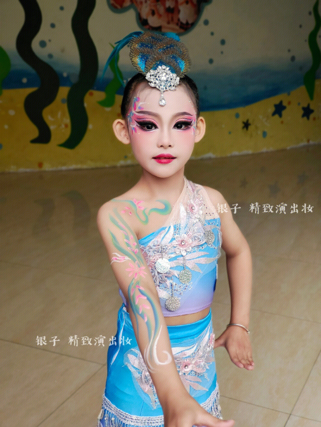 傣族舞蹈妆容儿童图片