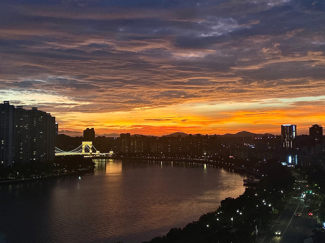 今天珠三角火爆朋友圈的日落晚霞夕阳