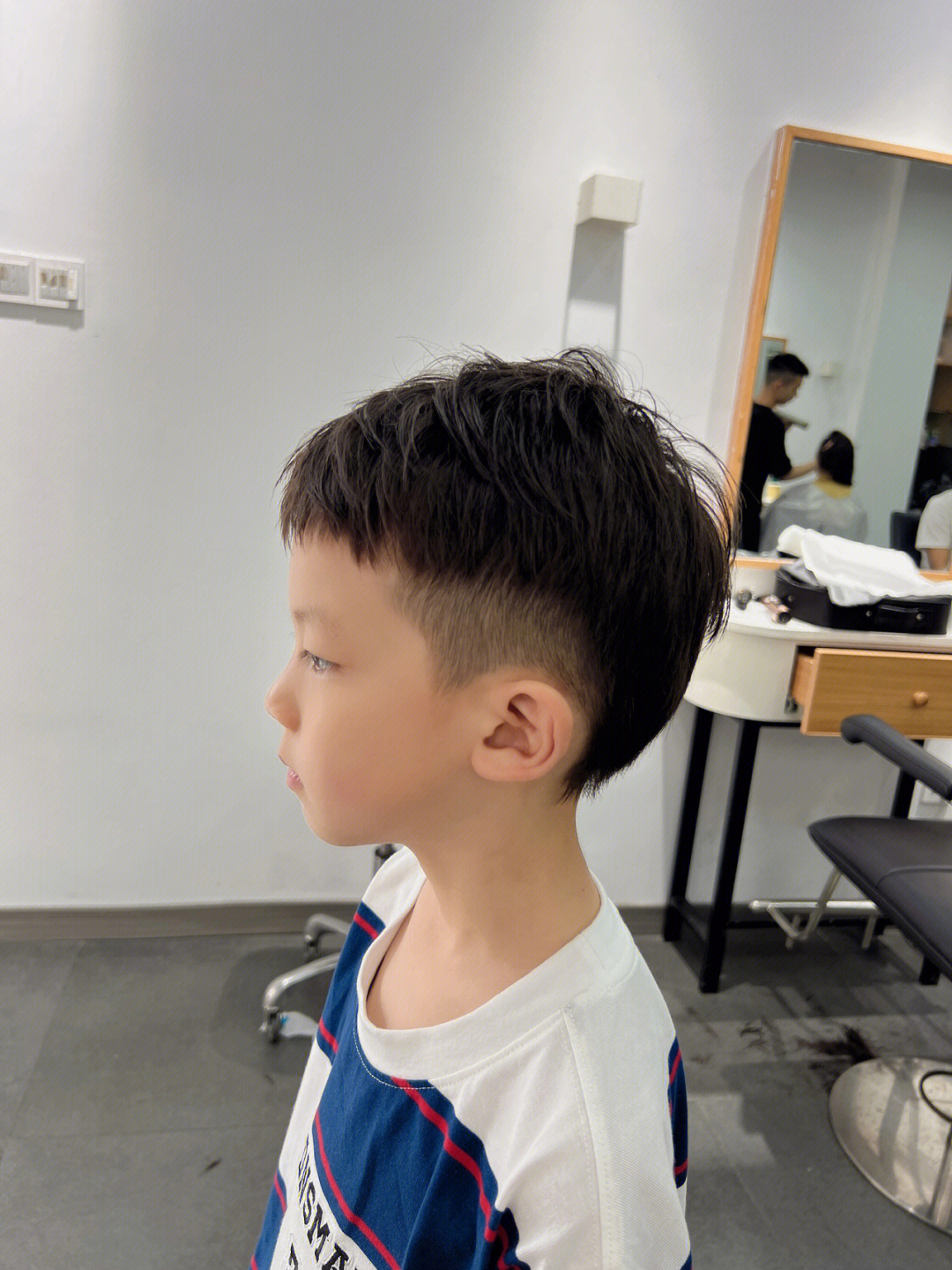 小男孩发型教程图片