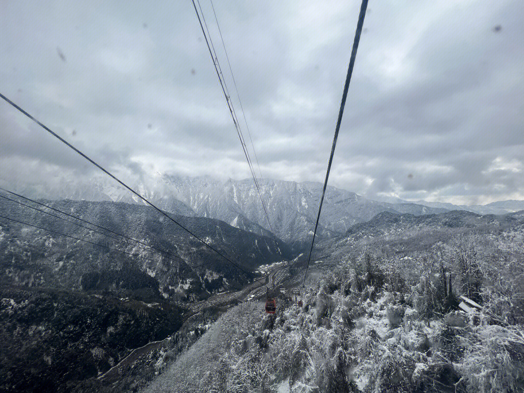 西岭雪山滑雪年卡图片