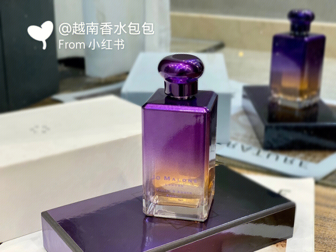 紫色扁瓶香水图片