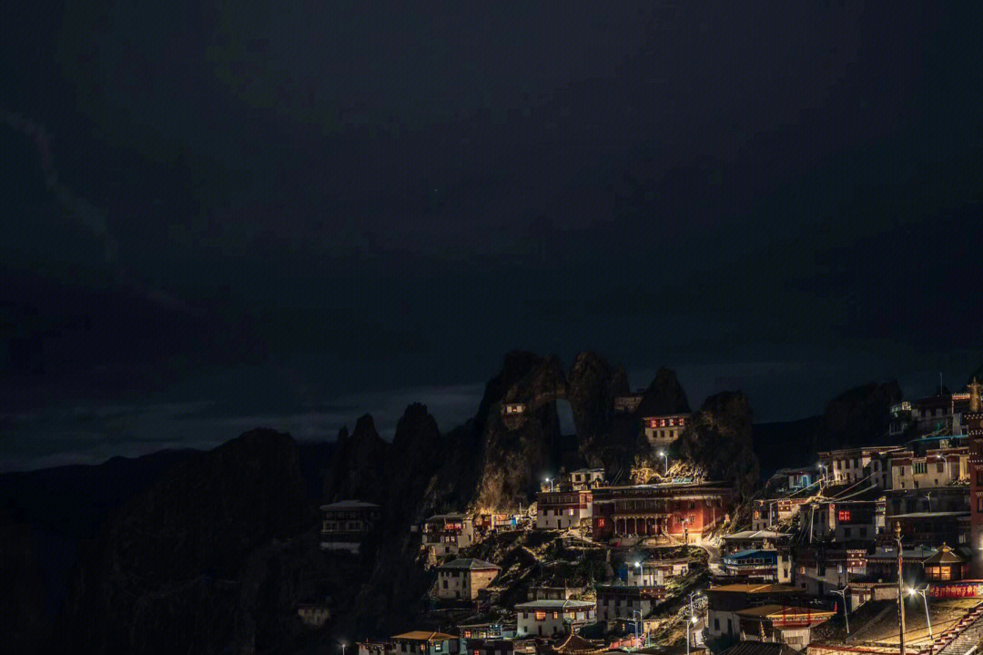 孜珠寺夜景图片