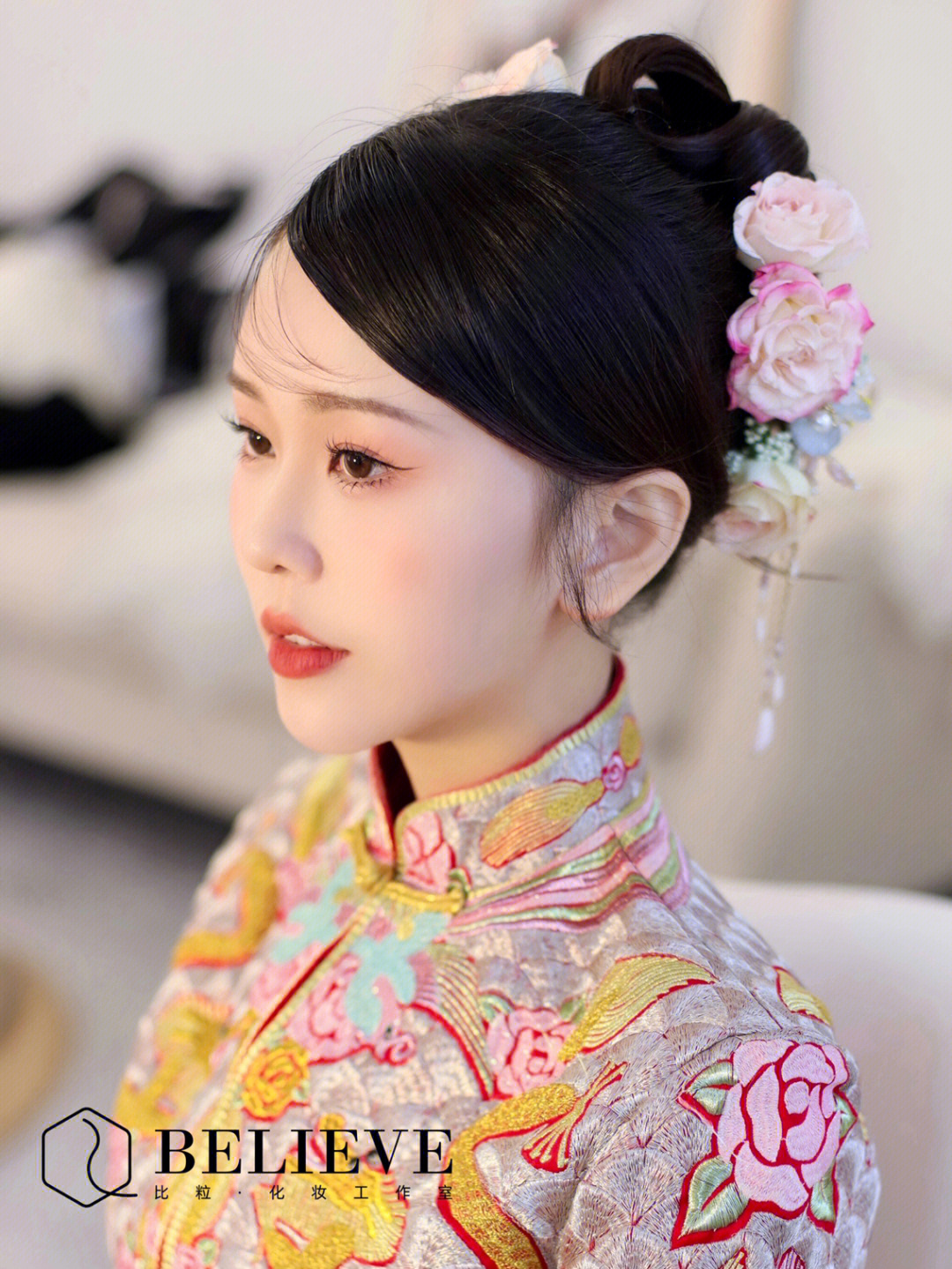 甜甜的花系中式中式鲜花秀禾服造型