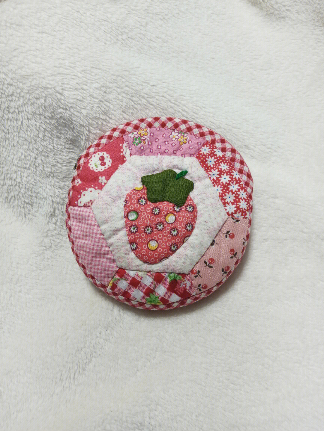 拼布草莓贴布圆饼包