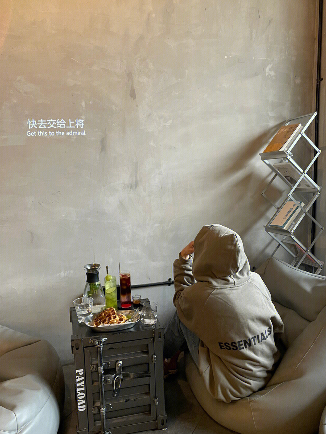 桂林探店沙发比床舒服随意看电影的咖啡店