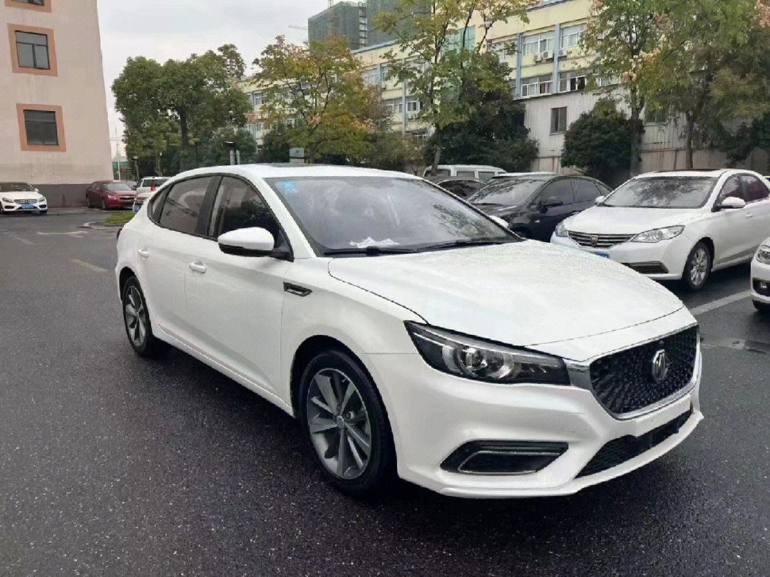 19年名爵mg6,1.5t,自动挡天窗,车况原版,6万公里小车