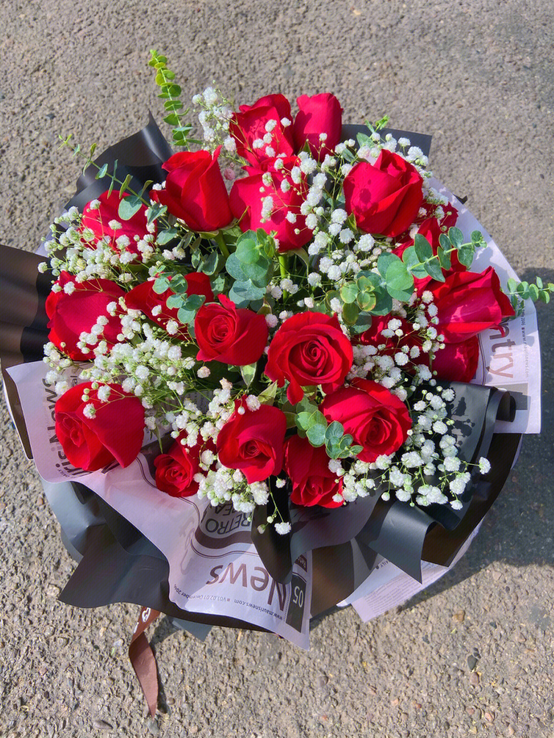 11枝红玫瑰花束