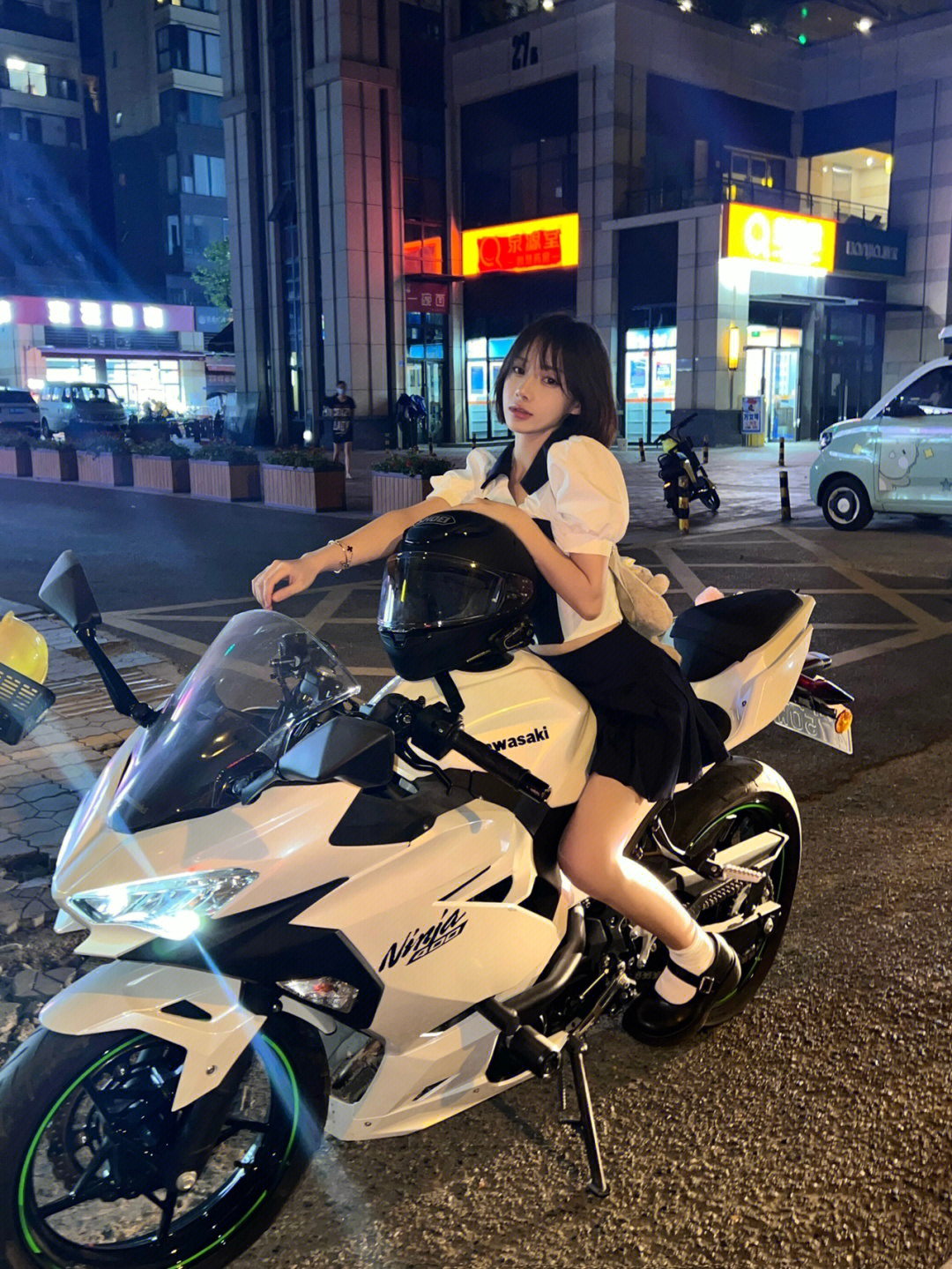 机车女孩ninja400白色太适合女生了