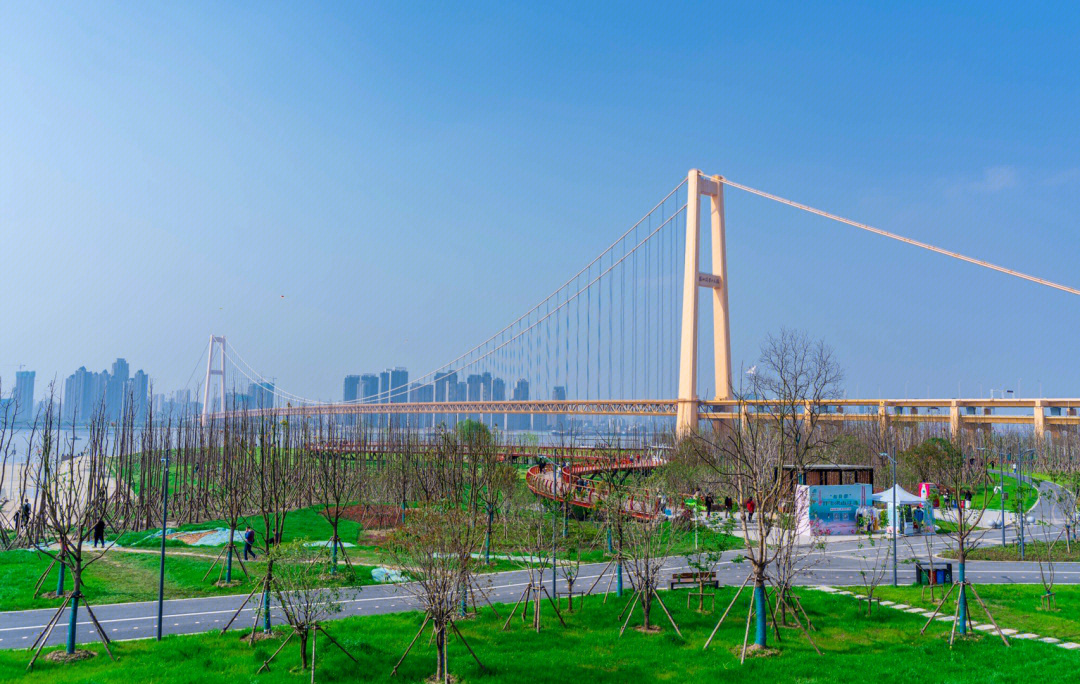 武汉白沙洲大桥江滩公园