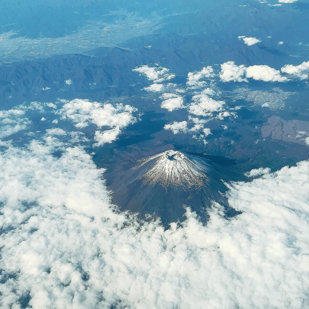 飞机上的富士山和西伯利亚